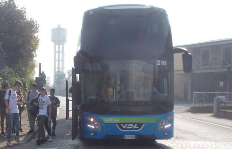 Pullman strapieno. Non timbra, 15enne multata