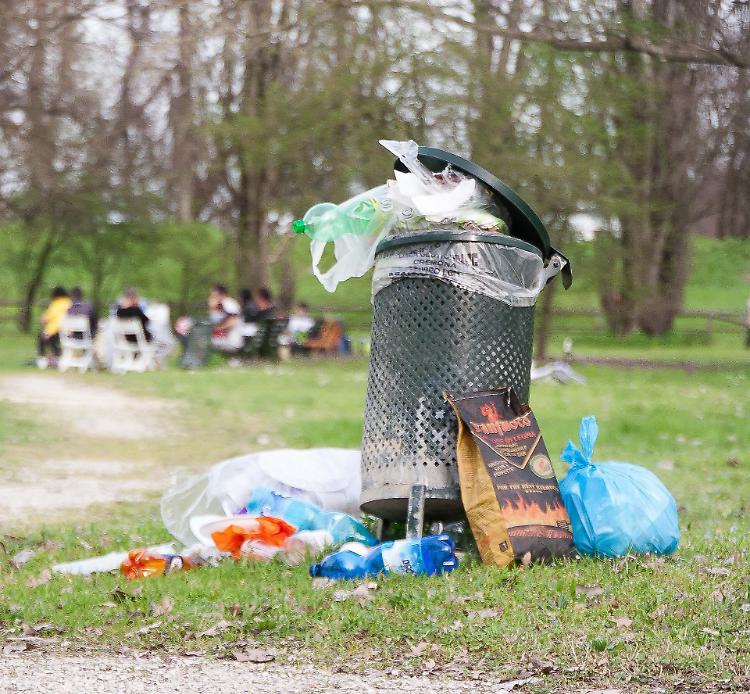 Danni e sporcizia al parco al Po, scatta la protesta