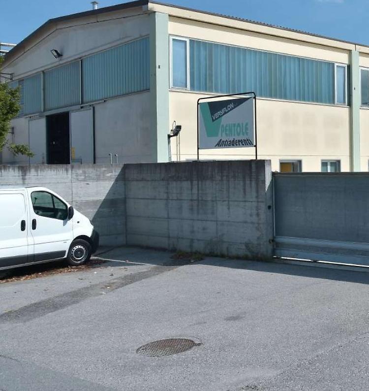 Rifiuti abbandonati in azienda