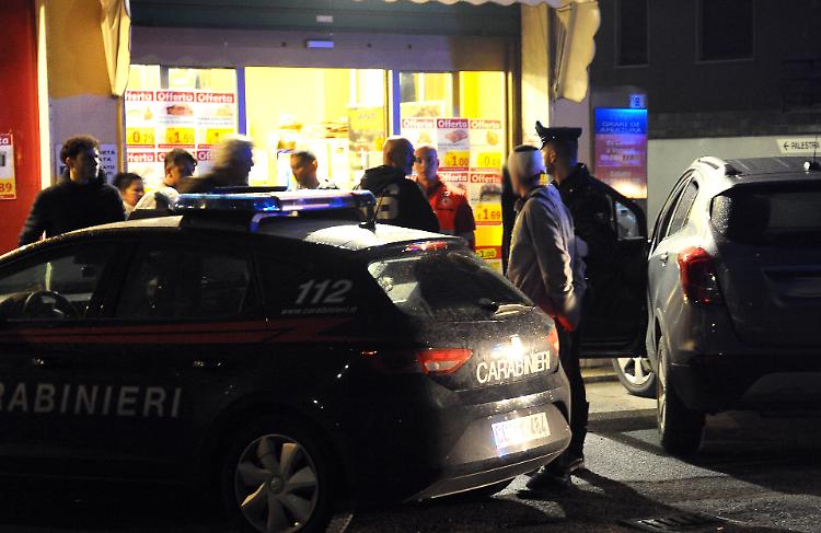 Rapinano il Punto Simply, subito presi dai carabinieri