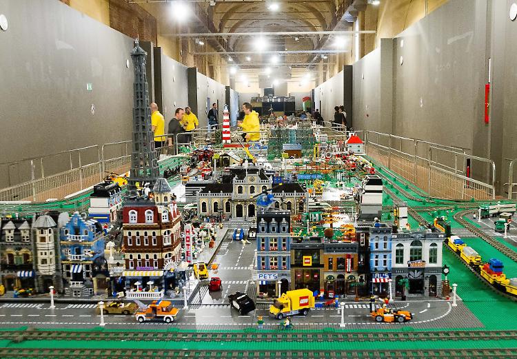 Passione Lego a Santa Maria della Pietà