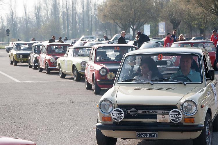 Auto storiche, riuscita manifestazione solidale per MEDeA