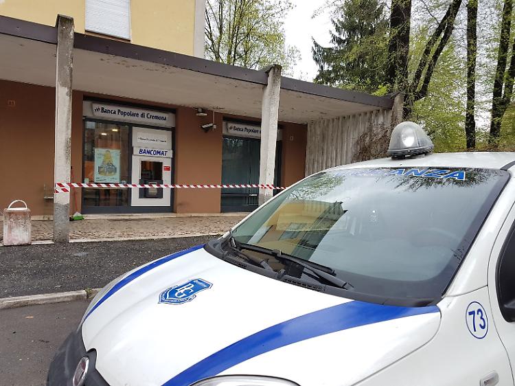 Banda dell'acetilene, esplode bancomat nella notte