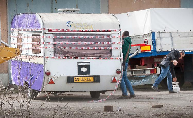 Maltrattava i famigliari: scatta l'arresto per il ragazzo nella roulotte con la bombola