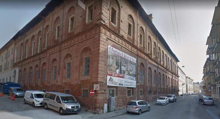 Gru da smontare, lunedì 23 via Manna chiusa dalle 7 alle 19