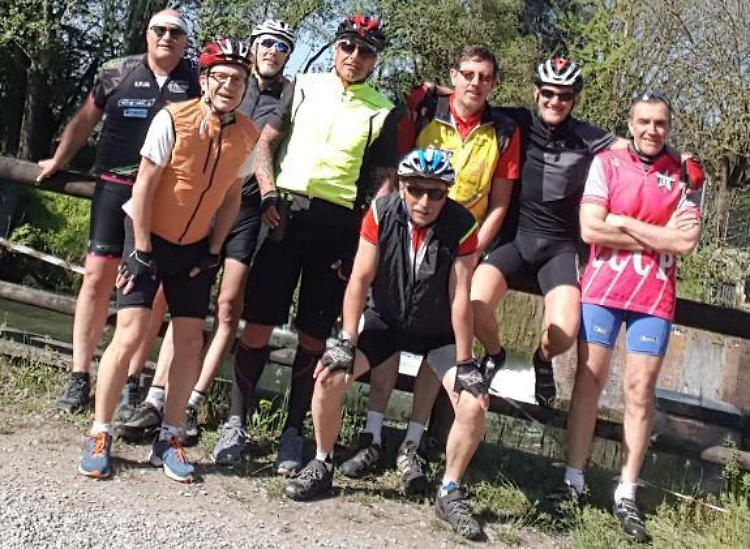 Branco di caprioli guada l'Oglio