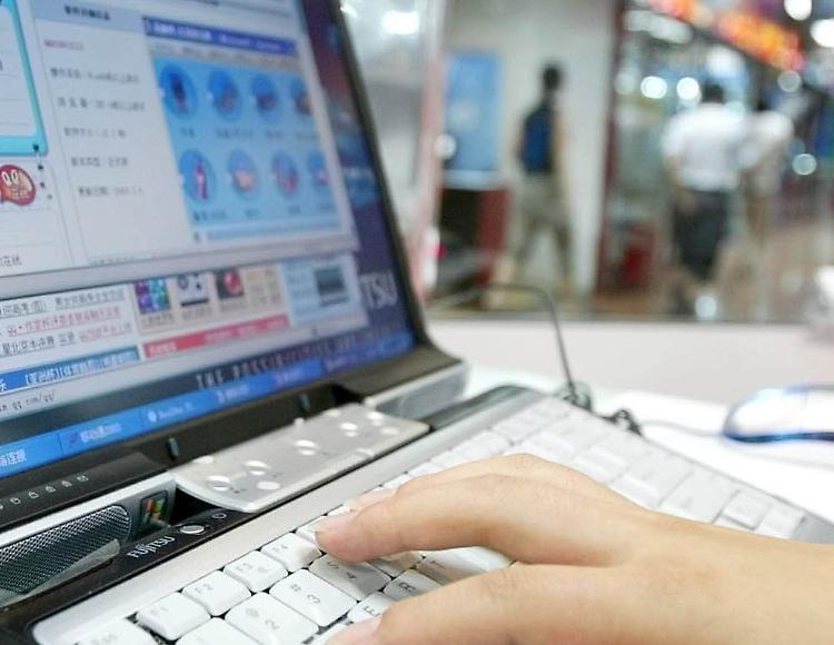 SoresinaTruffatabaccaio e lo deride‘Ti serva da lezione’Finto addetto Sisal si offre di eseguire l’aggiornamento del sistemaRazziati 1.000 euro dalla prepagata, poi il messaggio di scherno