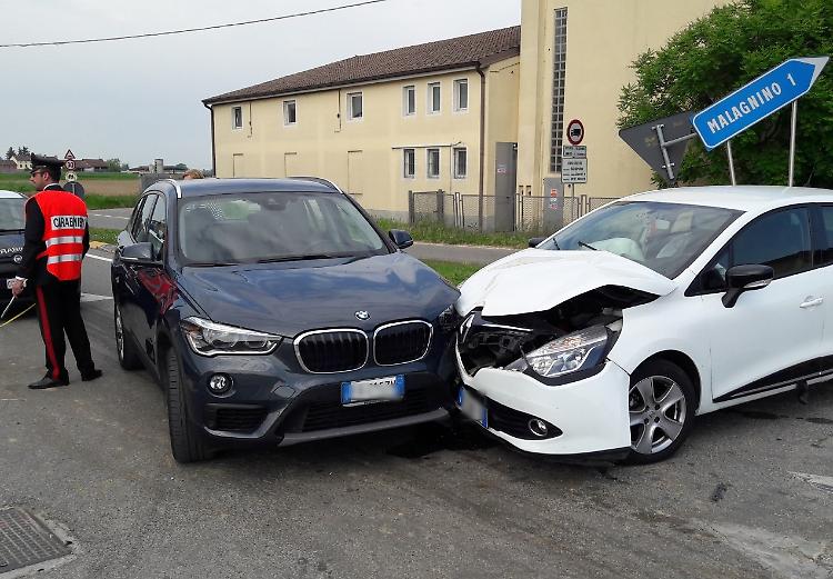 Tre auto si scontrano: tragedia sfiorata, sette contusi
