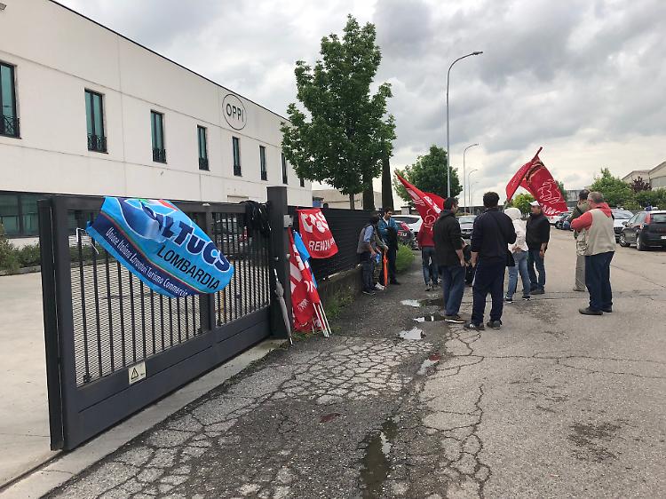 Oppi, presidio sindacale con i dipendenti
