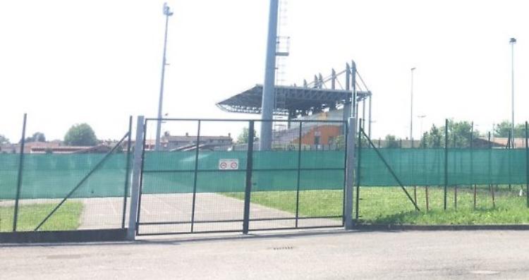 Giocatori in campo, raid dei ladri negli spogliatoi