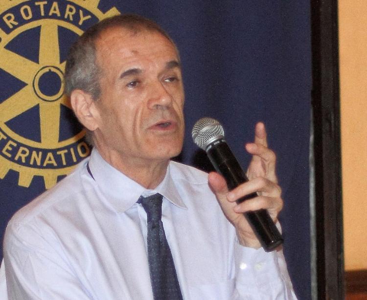 Mes: Cottarelli, "Se non firmiamo perderemo credibilità"