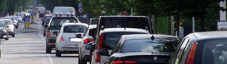Caos viabilità, via Del Picco chiusa: traffico impazzito, proteste e code