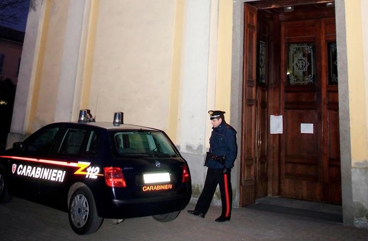 Furto nella casa parrocchiale, i ladri rubano le offerte