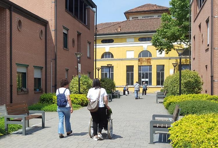 Protesta per l'odore di fogna nel reparto 