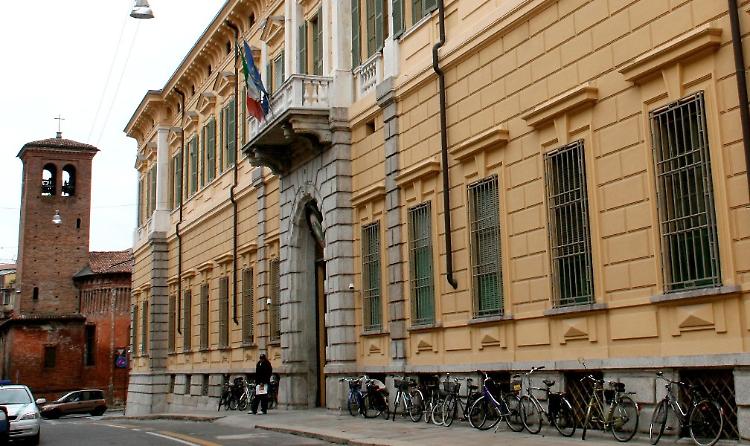  Bacio ‘rubato ’ alla sua capa, ex dipendente accusato di violenza sessuale 