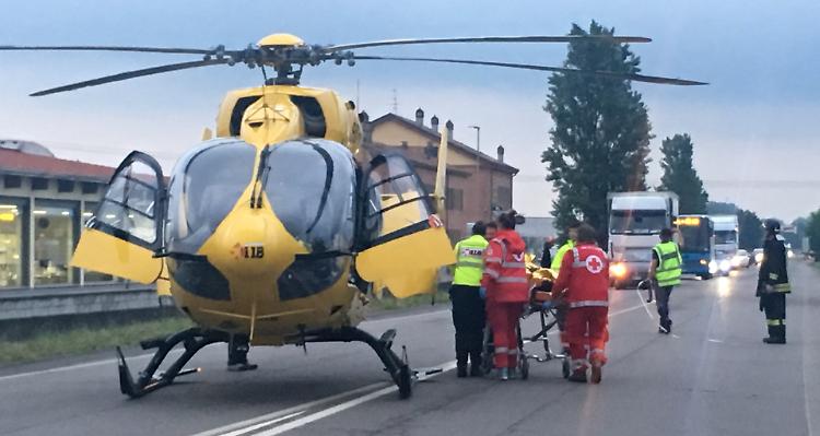 Auro fuori strada, una 40enne gravissima