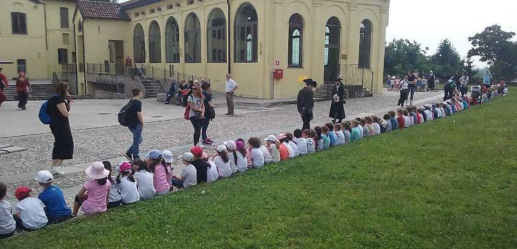 Nudi d'arte, i bimbi dell'asilo non entrano in rocca