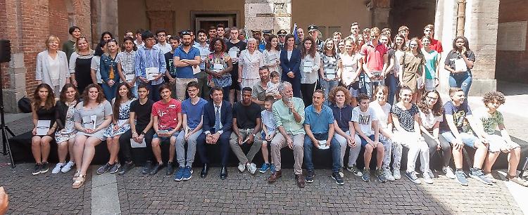 Comune, consegnata la Costituzione ai neo 18enni