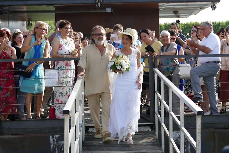 Nozze speciali sul Grande Fiume