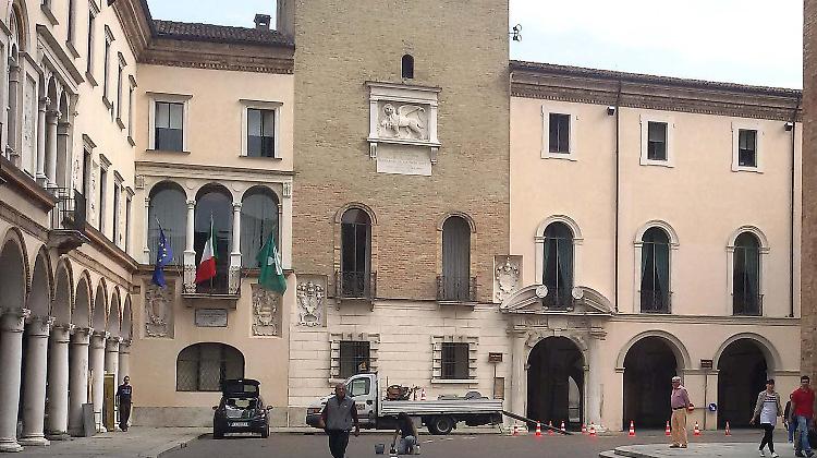 Due papà per i gemellini: "Il prefetto annulli la trascrizione del sindaco"