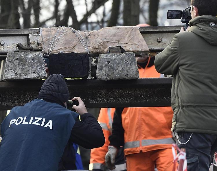 Treno deragliato a Pioltello: teste, mai più zeppe di legno sotto i giunti