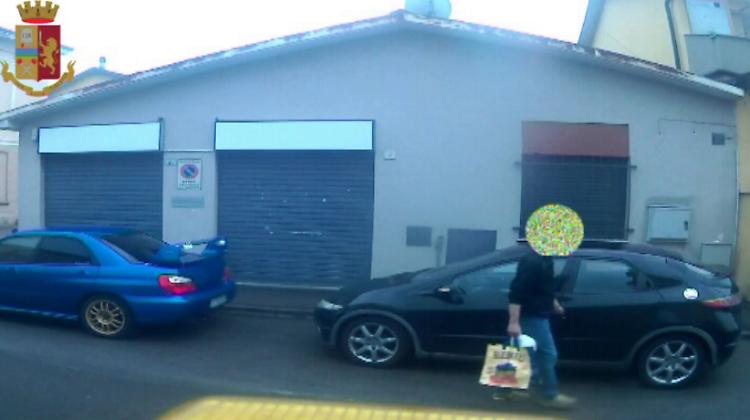 Danneggia auto in sosta, denunciato 