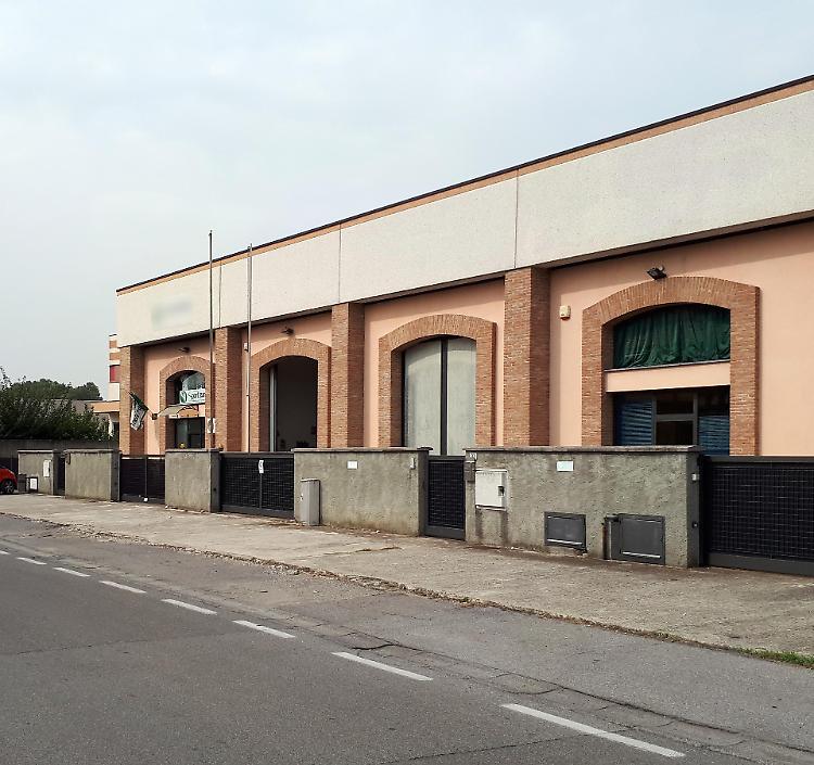 Capannone/moschea verso la chiusura
