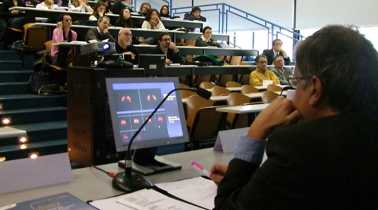Università, ricerca appesa a un filo: laboratorio, è corsa contro il tempo