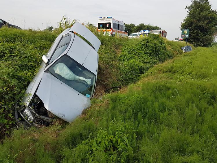 Scontro tra automobili, tre feriti all'ospedale