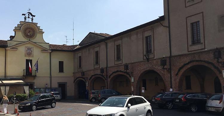 La polemica: «Meno anglismi nei documenti pubblici»