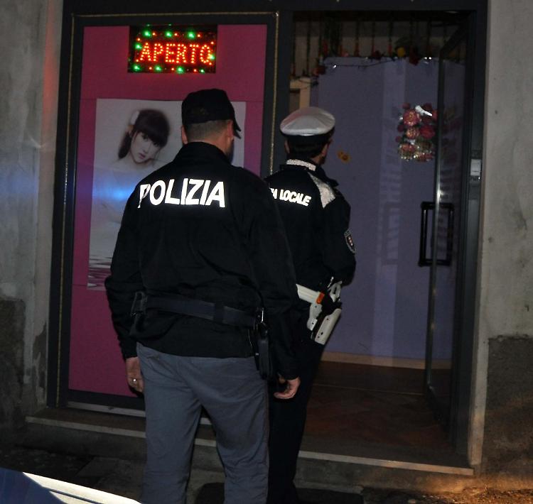 Centri massaggi orientali. Dopo la retata, diktat regionale