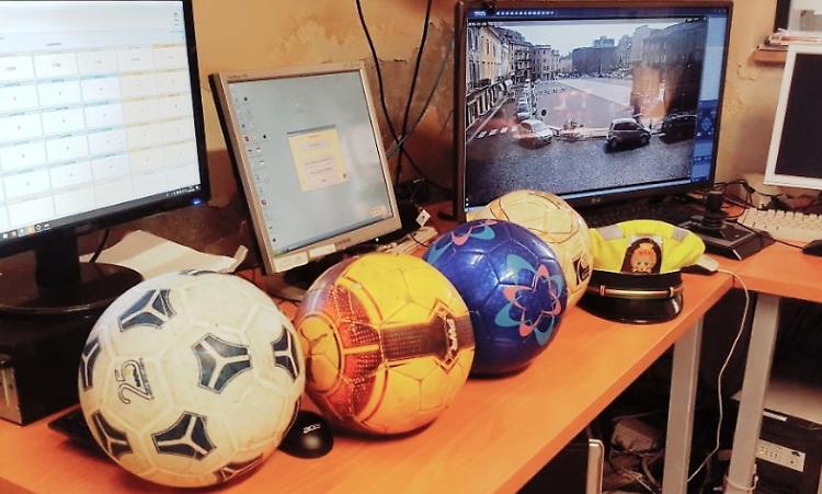 Stop al calcio serale sul 'listone', sequestrati 4 palloni