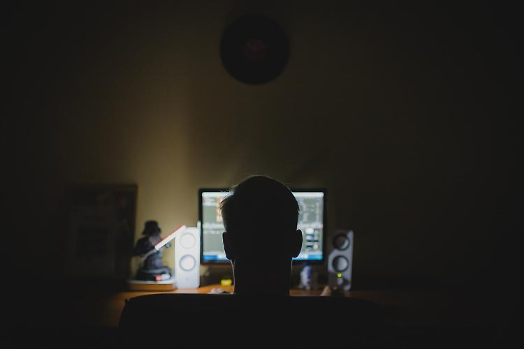 Ha violato 650 siti, hacker cremonese a processo
