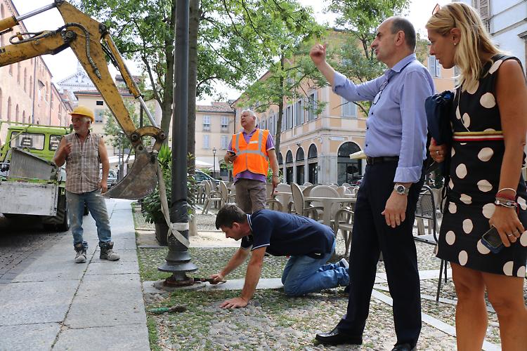 Crollo del palo della luce, subito lavori per la sicurezza