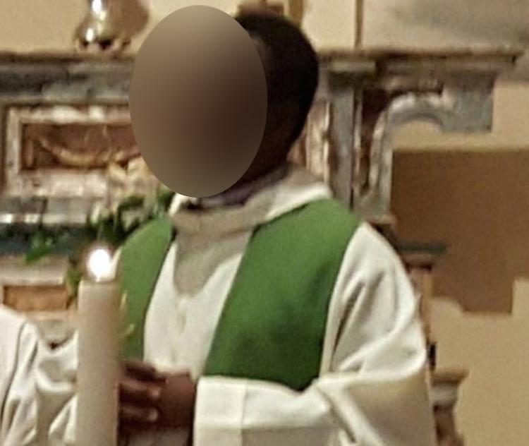 Il sacerdote innamorato: ‘Non sono coinvolto’