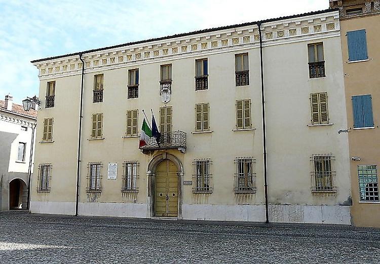 Dipendente comunale e ristoratore: licenziato