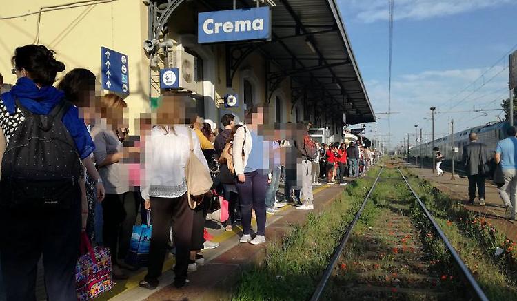 Treni nel caos, incubo rientro: due ore per fare 5 chilometri