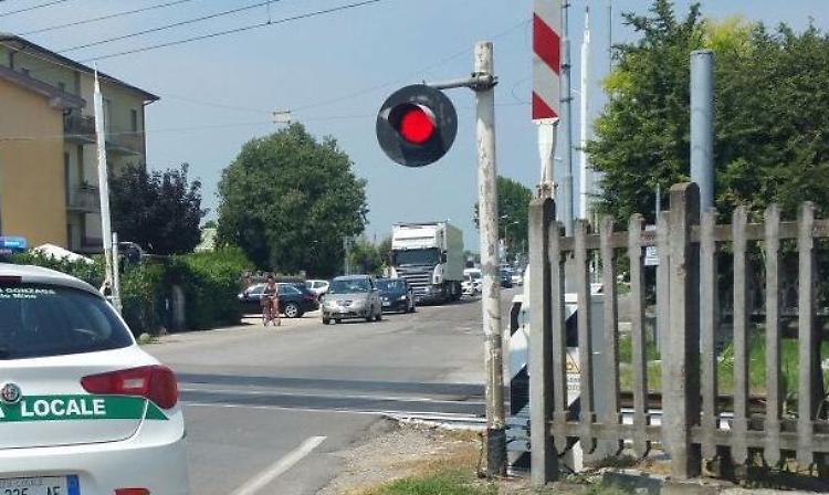 Si guasta una sbarra, traffico in tilt in via Cremona