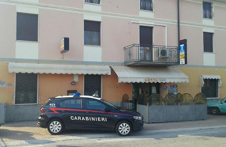 Ruba 'gratta e vinci' in un bar, denunciata