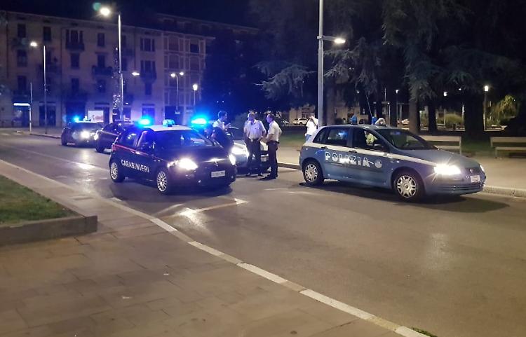 Botte, omertà, droga. Via Dante tra rabbia e paura