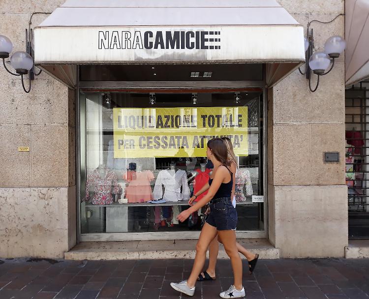 Commercio, chiudono 'Nara camicie' e 'Da leccarsi i baffi'