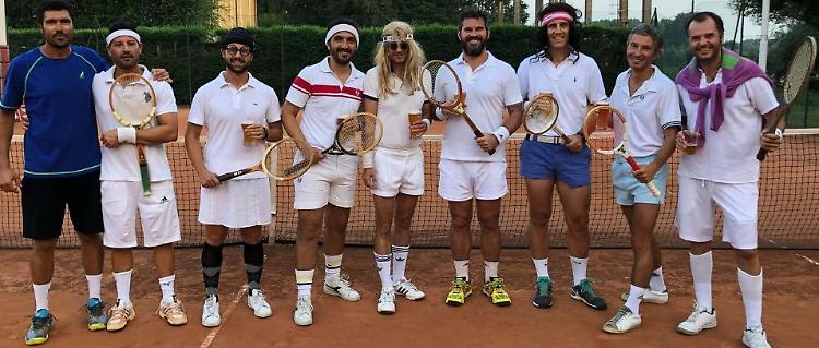 Se Fantozzi e Filini incrociano le racchette. Alla canottieri Eridanea in scena il torneo 'Batti lei'