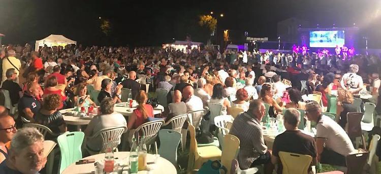 Festa Pd subito contestata: «Per loro privilegi che ci affossano»
