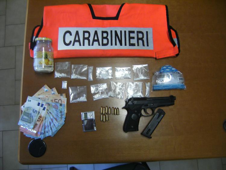 Spara verso la casa e l'auto di un agricoltore, arrestato
