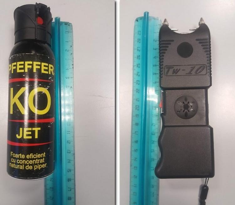 In auto taser e spray al peproncino, denunciato