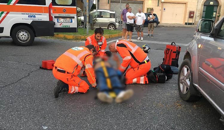 Incidente auto-moto, centauro in  gravi condizioni