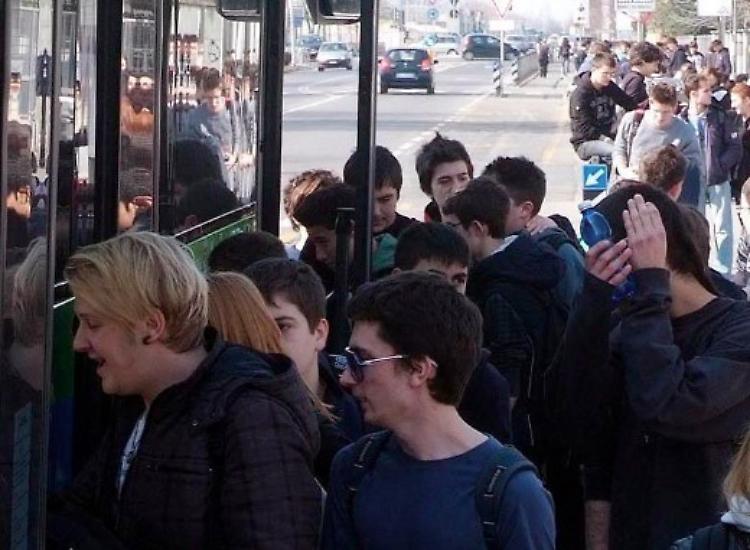 Pullman ‘svanito nel nulla’. L’ira degli utenti