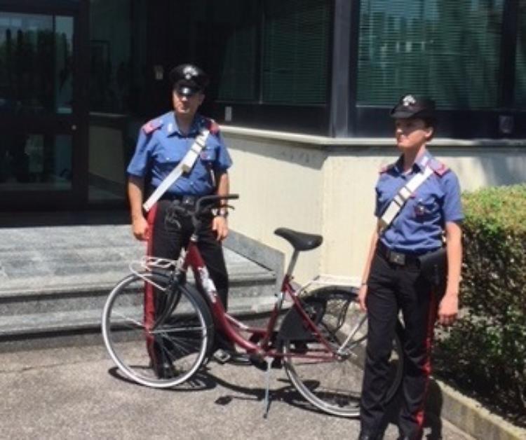 Tenta di vendere una bici rubata, denunciato 
