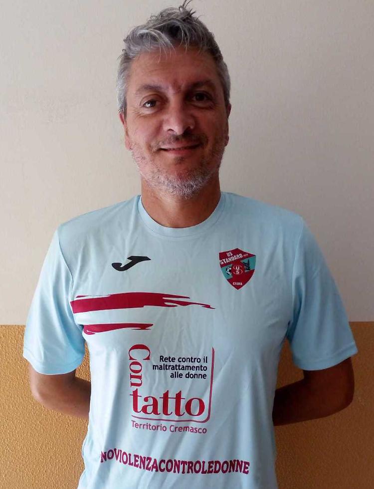 Standard in campo col logo di Con-tatto