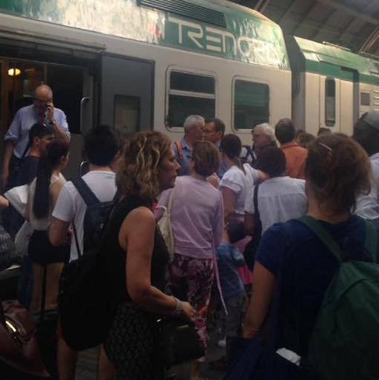 Ritardi e treni soppressi. Miraggio puntualità